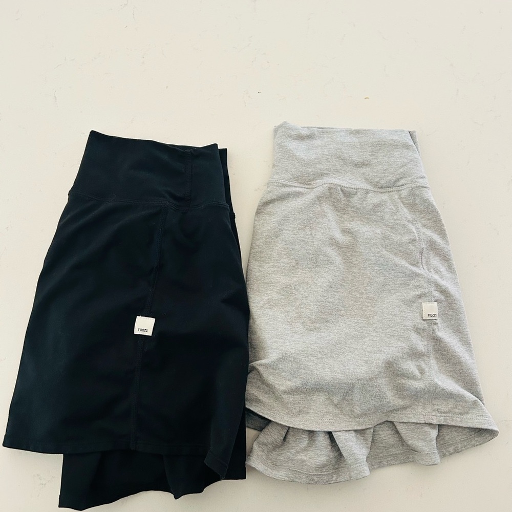Vuori Halo Women's Black and Gray Skirt Set
